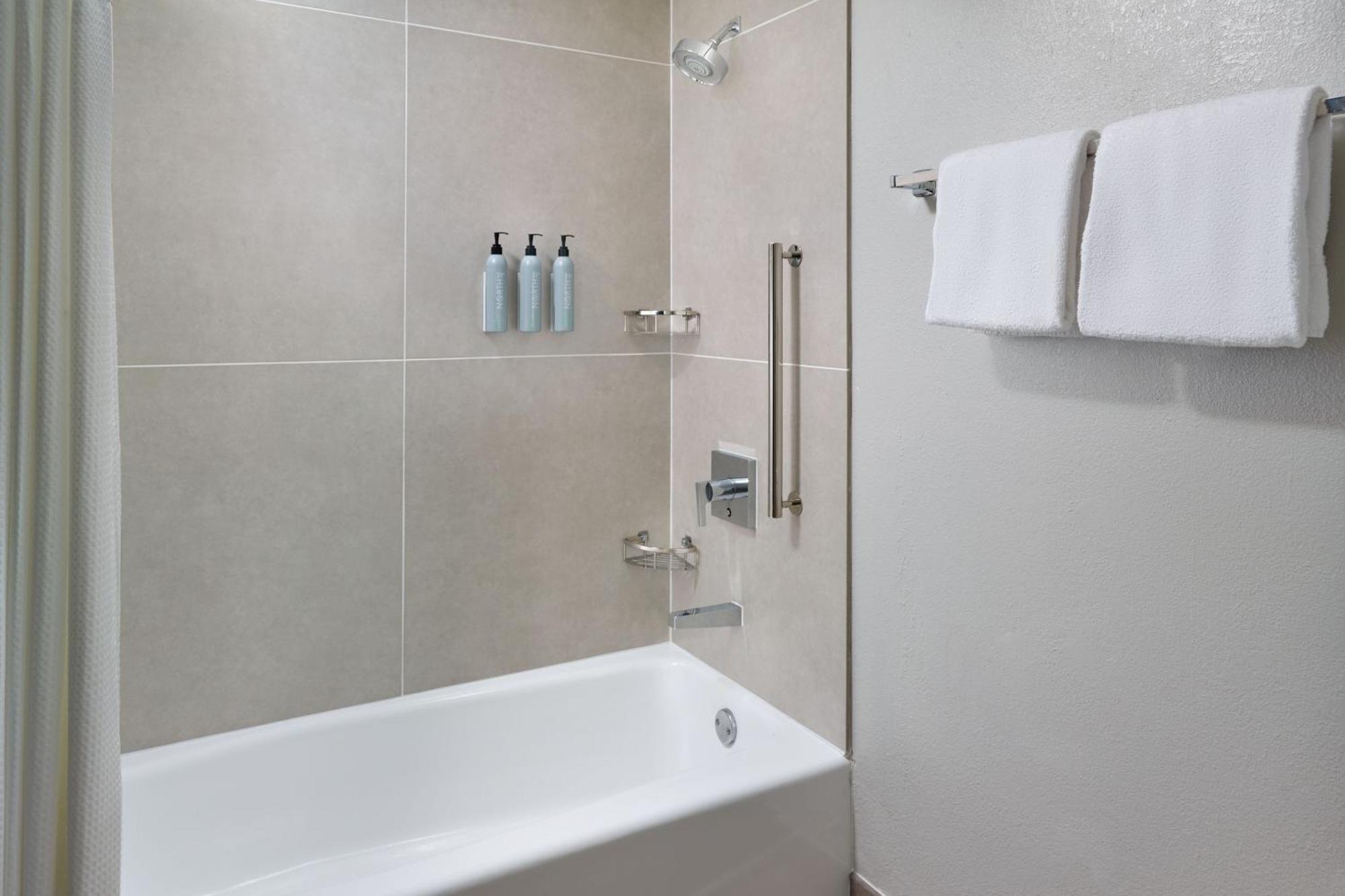 Courtyard By Marriott Atlanta Executive Park/Emory Hotel Druid Hills Bagian luar foto