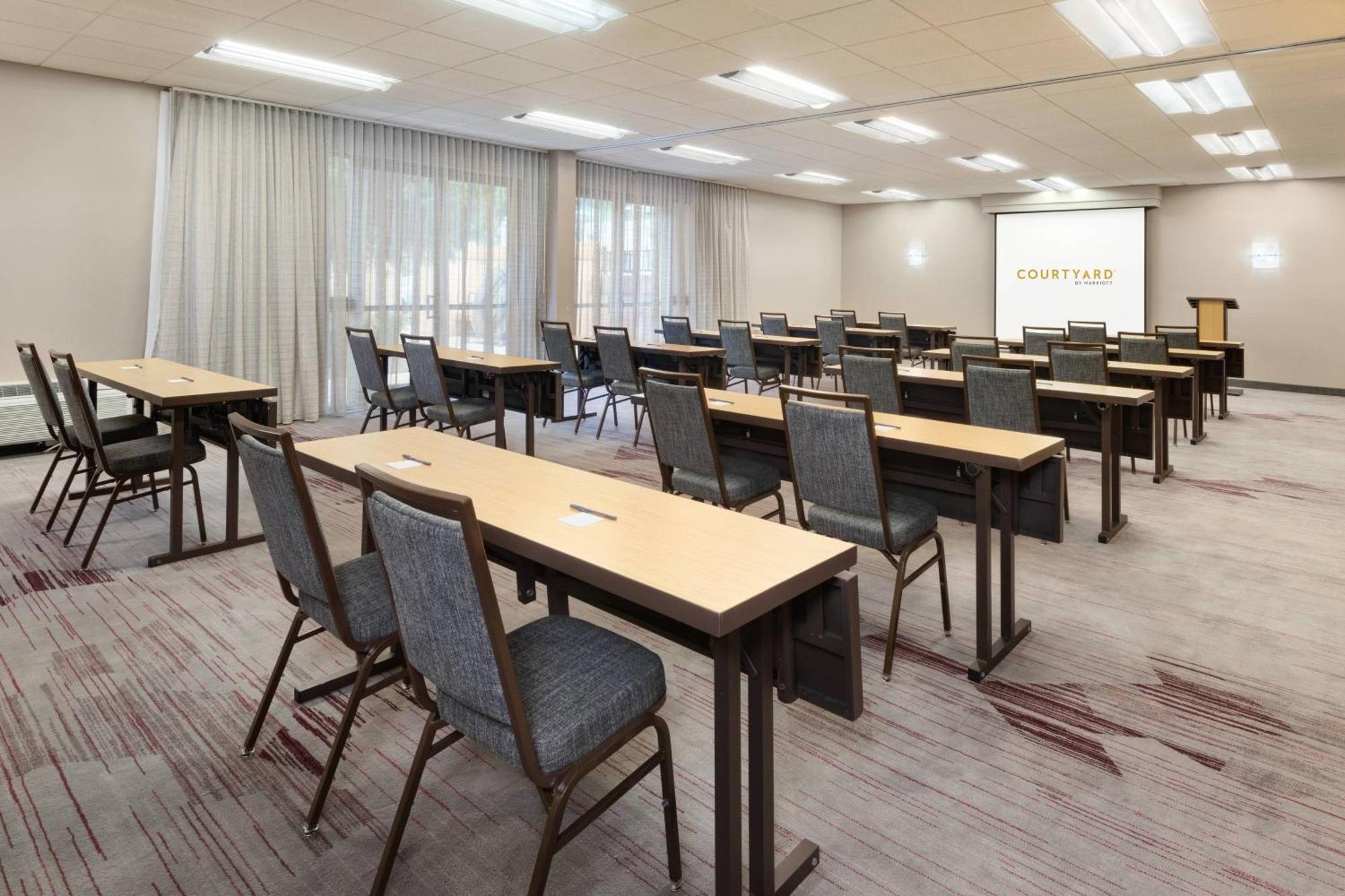 Courtyard By Marriott Atlanta Executive Park/Emory Hotel Druid Hills Bagian luar foto